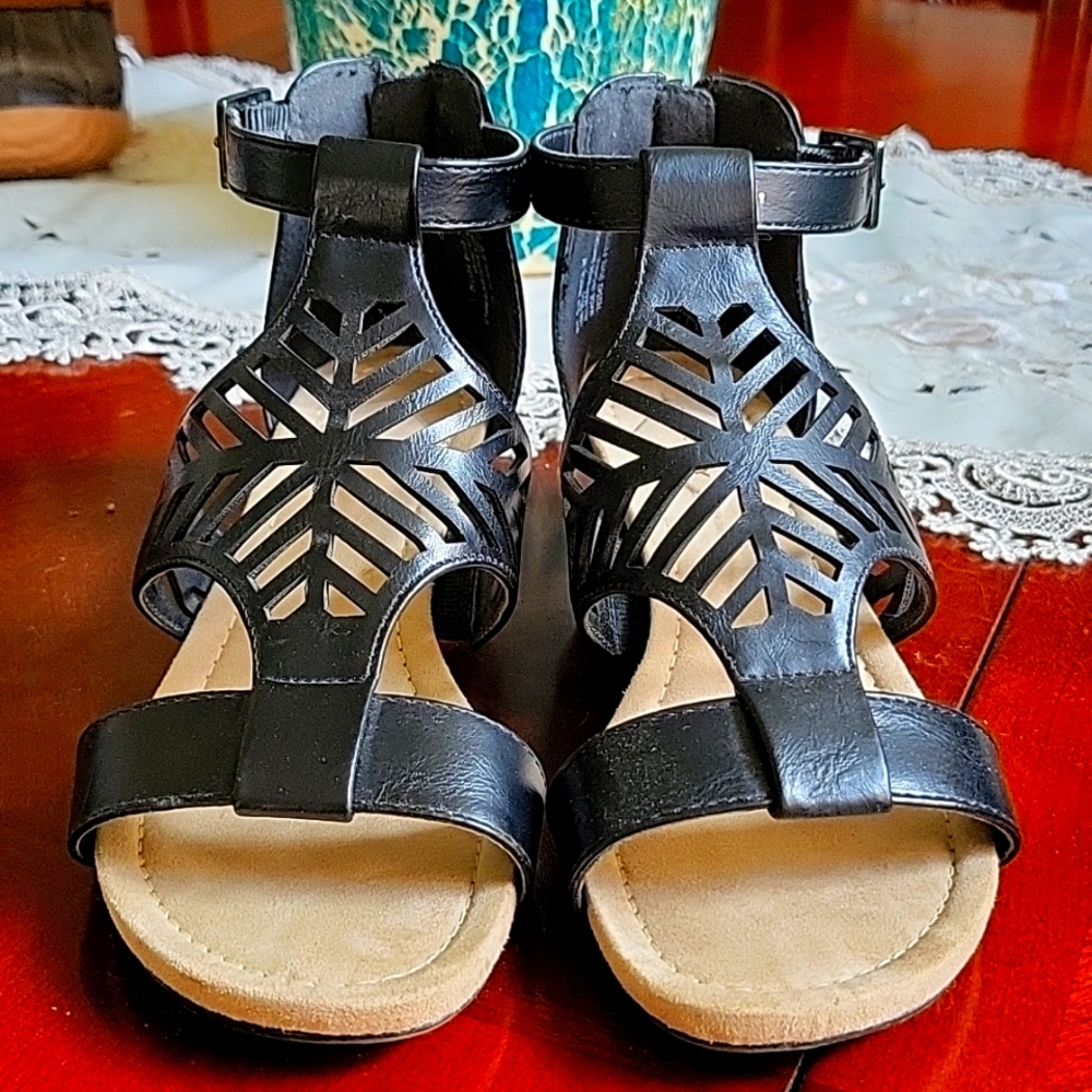 Wide width sandals